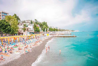 Pebbly beaches of Yalta