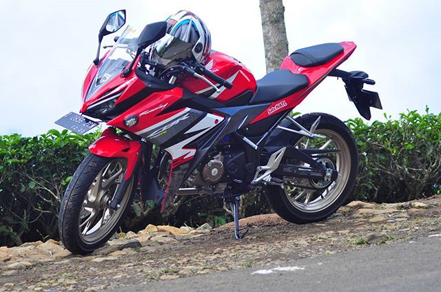 60 Foto Modifikasi Honda CBR 150R Sporty & Simple Terbaru