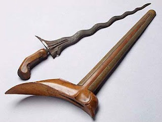 http://notifikasiku.blogspot.com/2012/02/keris-yang-paling-legendaris-di.html