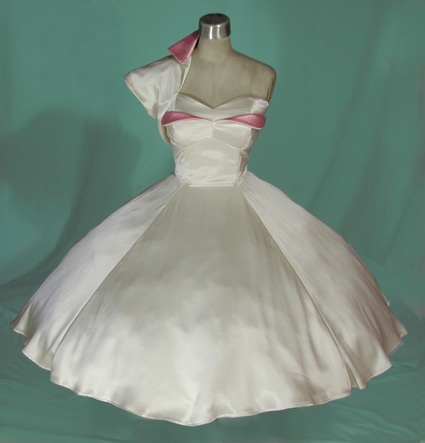 Blissful+Vintage+Wedding+Gown