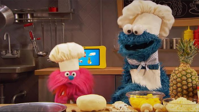 Sesame Street Episode 4805. Cookie Monster's Foodie Truck. The twins orders a pizza from Cookie Monster and Gonger.