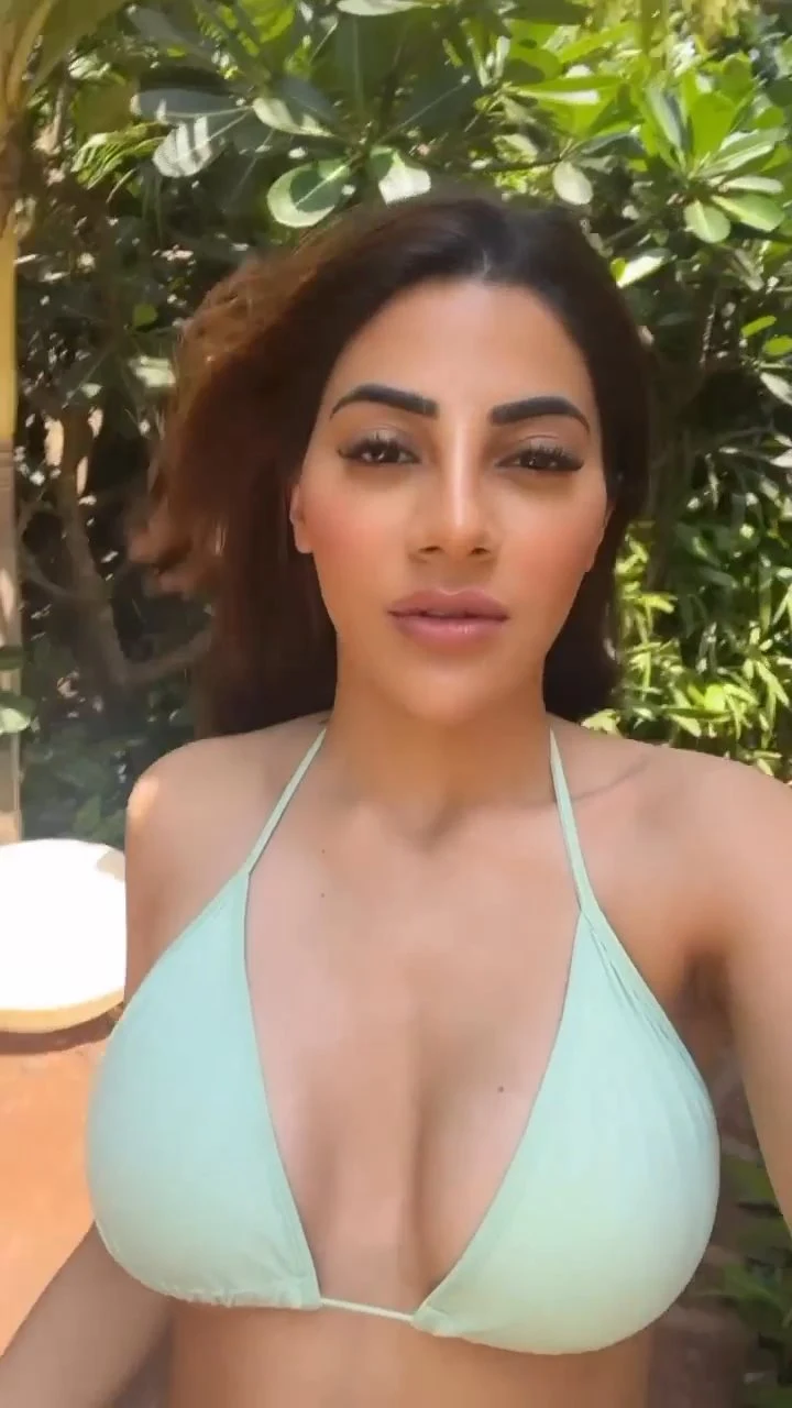 Nikki Tamboli cleavage bikini hot