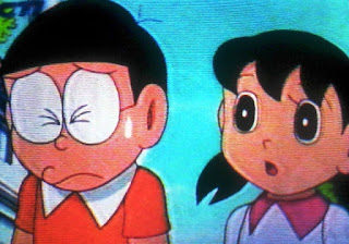 Gambar lucu Nobita dan Shizuka sedang duduk berdua