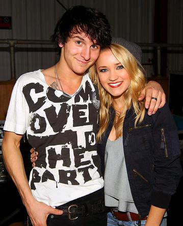 Emily Osment e Mitchel Musso Incrivel pq nas series que cada um faz eles 