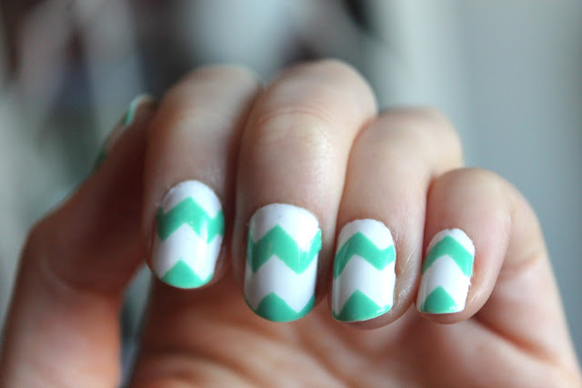 chevron nails