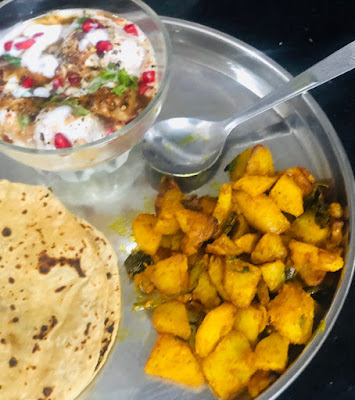 aloo-fry-with-dahi-vade-chapati