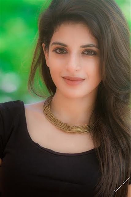 Iswarya Menon spicy image gallery 