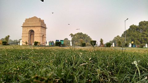 India Gate timings, entry time, opening timings, visiting hours and time table of opening hours and closing days for 2013. Know when is India Gate new delhi