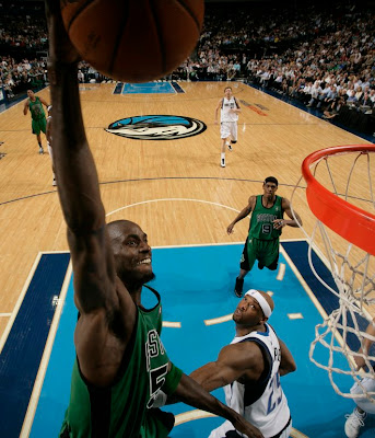 kevin garnett dunking on kobe. Kevin Garnett Dunks Over Erick