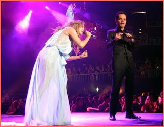 Jennifer lopez and marc anthony on stage singing no me ames