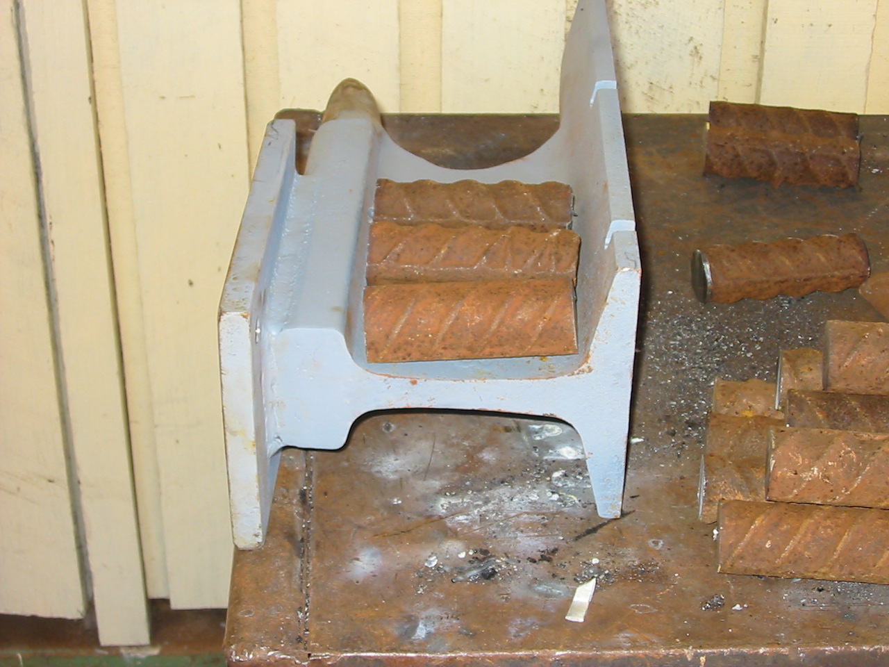 Des' projects or "Musings from the Shed": Homemade Anvil - RR Anvil 