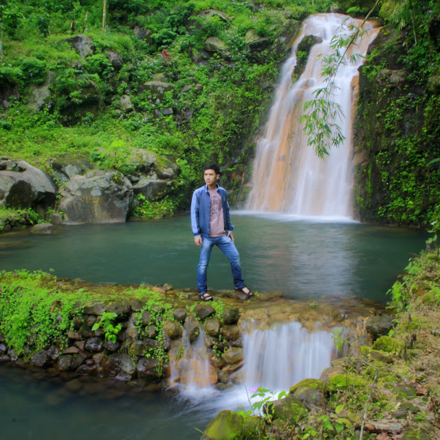 Mengintip Bidadari Mandi di Air Terjun Klenting Kuning 