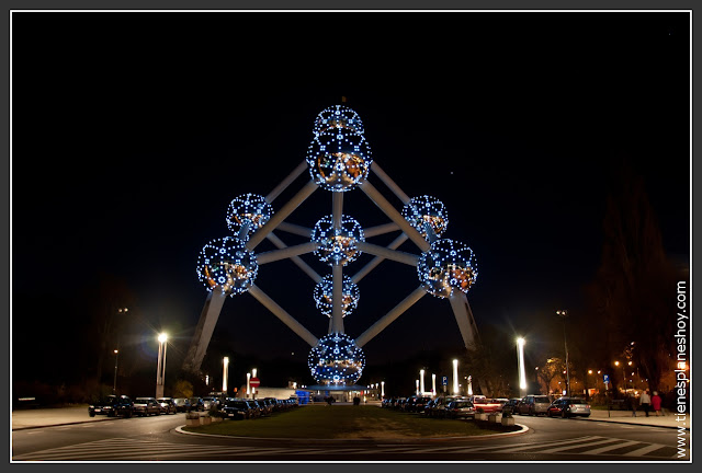 Atomium noche