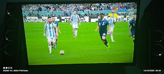 Ketika Messi Haru Saat Argentina Tembus Final Piala Dunia