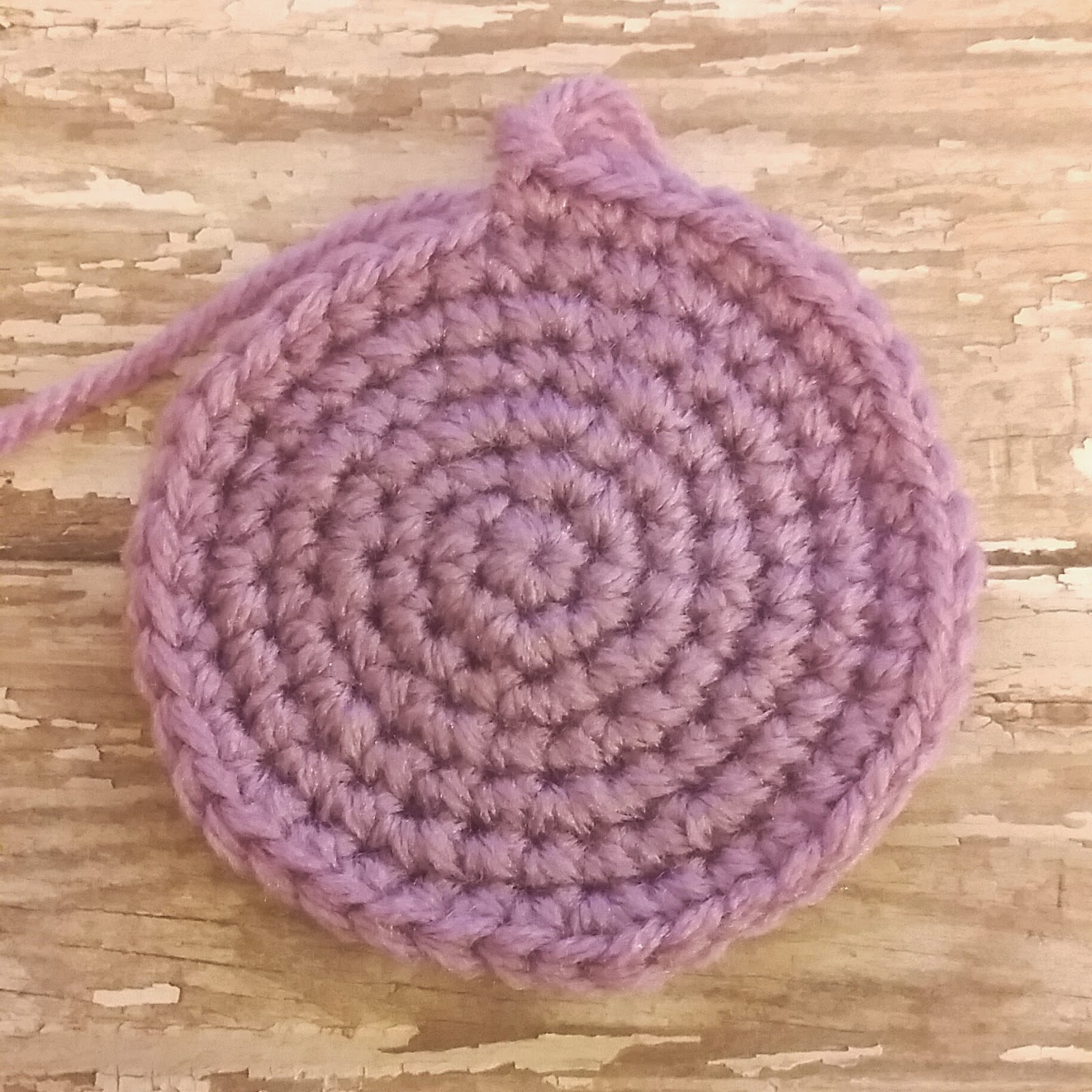 Two Little C's: Day 5 :: Crocheting in the Round Vs Joining