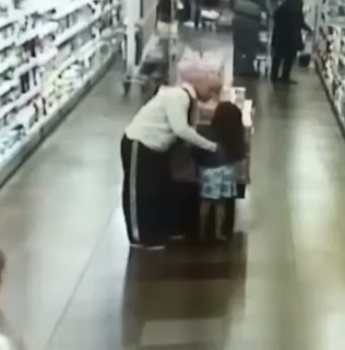 Pedófilo de 62 anos é preso em flagrante após tocar criança dentro de supermercado