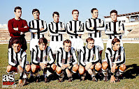 C. D. CASTELLÓN - Castellón de la Plana, España - Temporada 1971-72 - Araquistain, Babiloni, Cela, Ferrer, Óscar y Cayuela; Planas I, Planelles, Clares, Leandro y Félix - El Castellón, entrenado por Lucien Muller, se clasificó 2º en la Liga de 2ª División y ascendió a 1ª