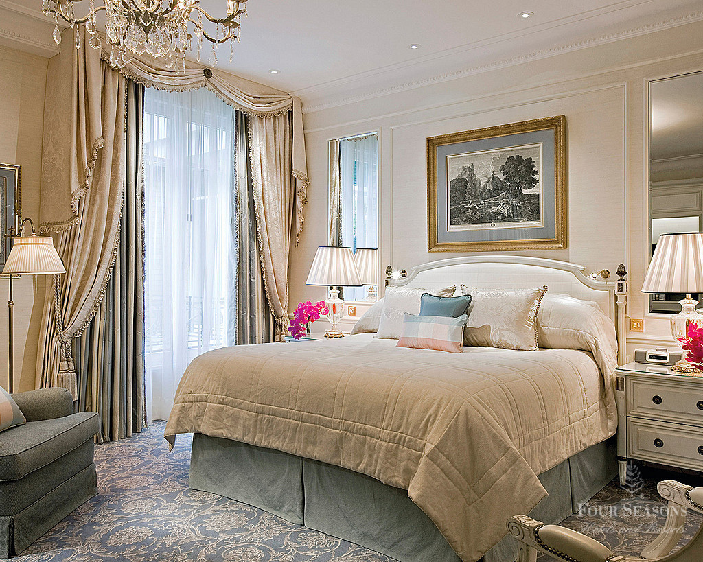 Stay at Four Seasons Hotel George V Paris title=