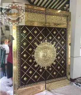 Kerajinan Replika Pintu Nabawi Tembaga Dan Kuningan