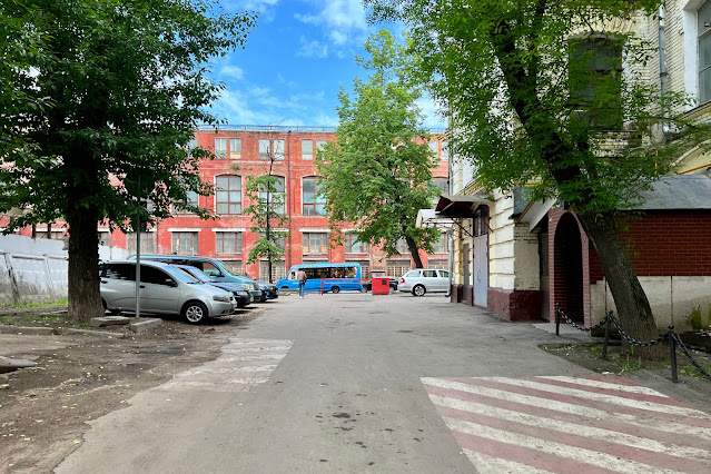 Дербеневская улица, дворы
