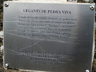 Placa recordatòria amb un poema de Mossèn Vilacis