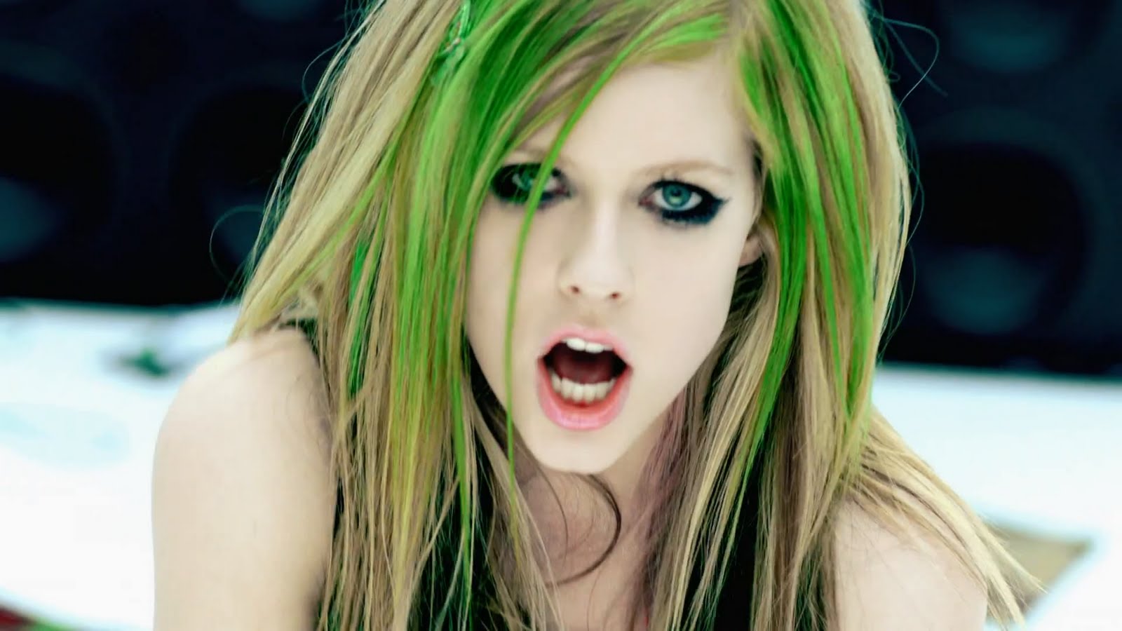 Avril Lavigne's hot sexy photos - Blue Image