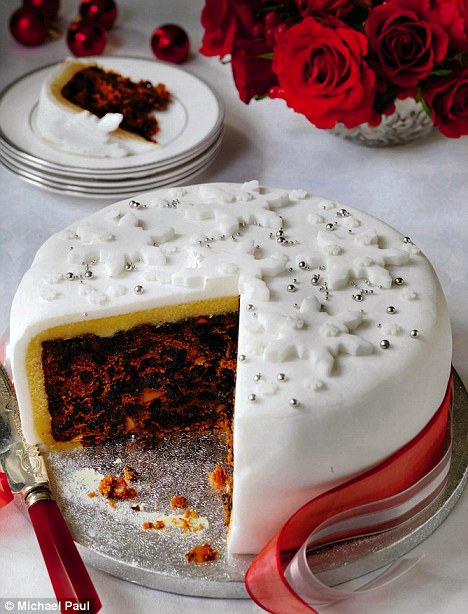How to Make an Easy Classic Fruit Cake for Christmas ...