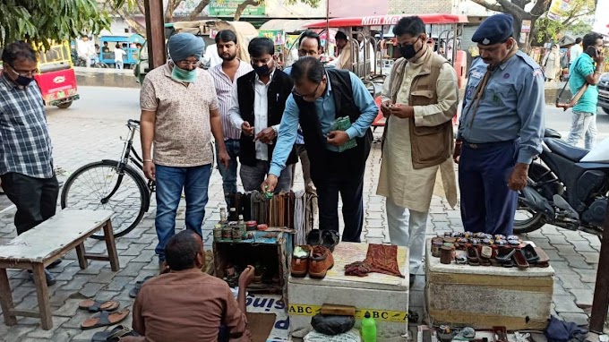 रोटरी मिड टाउन ने सब्जी मण्डी में बांटी दवायें, साबुन