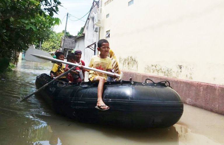 Bengawan Solo meluap, Ngawi terendam banjir hingga 1 meter