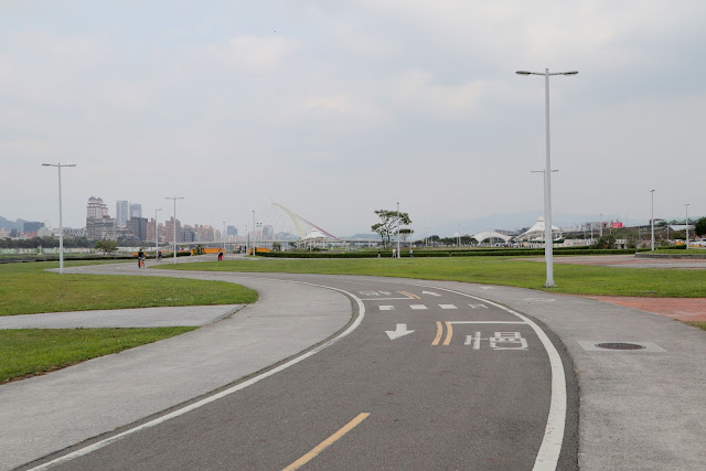 台北河濱公園自行車道 基隆河左岸鐵馬行