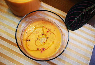 SOPA HOT. Crema fría de tomate, aguacate y agua de coco. dietnattule.com