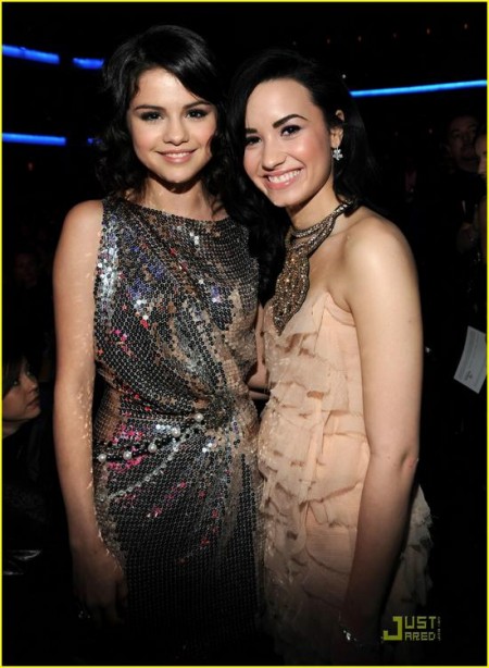 Demi Lovato era glamour agli American Music Awards 2009 che si sono tenuti