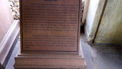 The foundation stone of Chain of Justice place where Jahanghir paid Chain of Justice