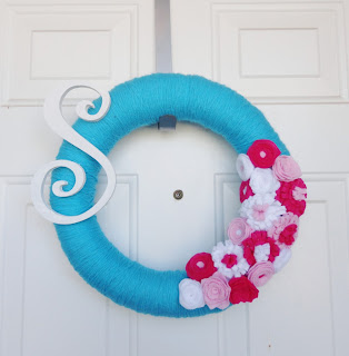 image Valentine's yarn and felt flower wreath