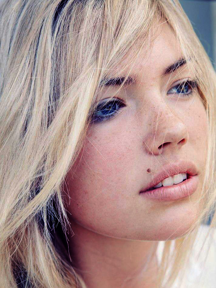 Kate Upton is an American model She appeared in advertisements for Dooney