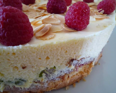 Les Recettes De Chanchan Gateau Amandes Framboises Mousse De Mascarpone Aux Eclats De Pistache