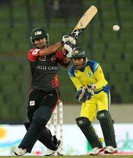 Ahmed Shezad is on fire in a match in BPL