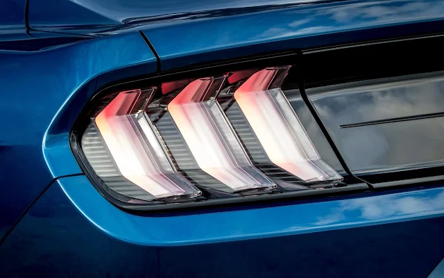 Papel de parede grátis Ford Mustang LED Luz para PC, Notebook, iPhone, Android e Tablet.