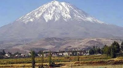 Foto del Volcán Misti de Arequipa tomada de día