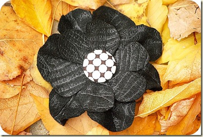 black_flower_leaves