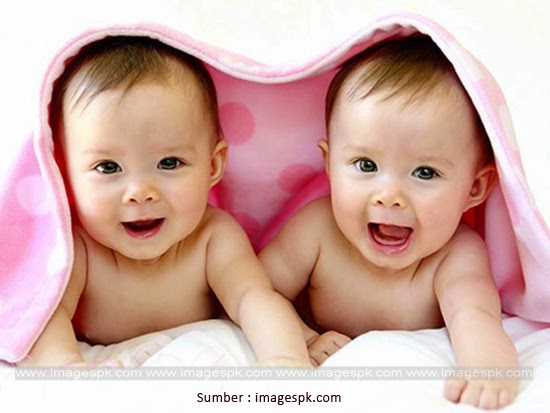 Kumpulan Foto Lucu Anak Bayi Kembar Perempuan & Laki-Laki 
