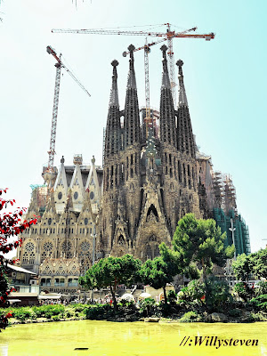  Mei sudah niscaya selalu menjadi bulan favorit bagiku I Love May & I Love Barcelona