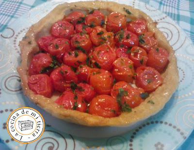 tartaleta de tomate y albahaca