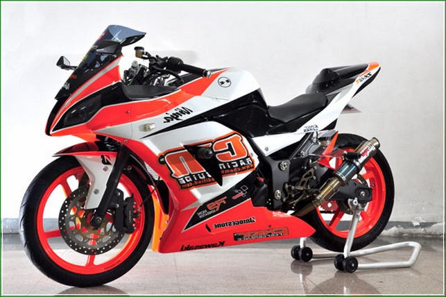 Modipikasi Ala MotoGP Racing start - Contoh Gambar Dan Foto Konsep Desain Modifikasi Kawasaki Ninja 4 Tak 250cc Sporti Ala Moge Keren Banget