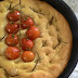 Focaccia de tomate e alecrim