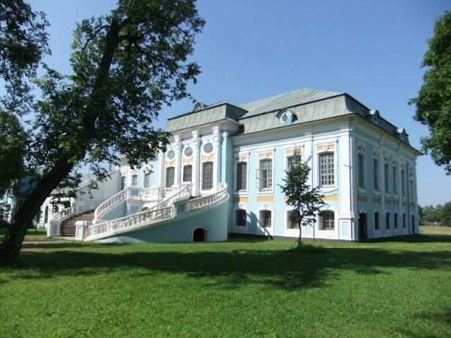 http://vm1.culture.ru/vtour/tours/muzey_zapovednik_griboyedova_khmelita/pano.php