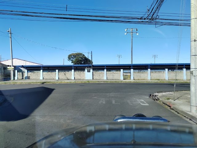 Por seguridad: Proponen demoler muro en la cancha de fútbol de la Ciudadela Rodrigo Facio