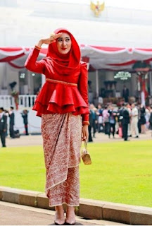 Contoh Perpaduan Kebaya Tradisional Dan Modern