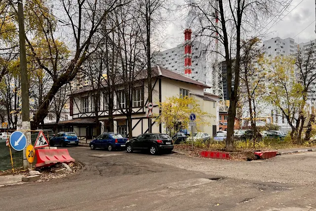 Долгопрудный, Заводская улица, бывшая столовая Московского камнеобрабатывающего комбината