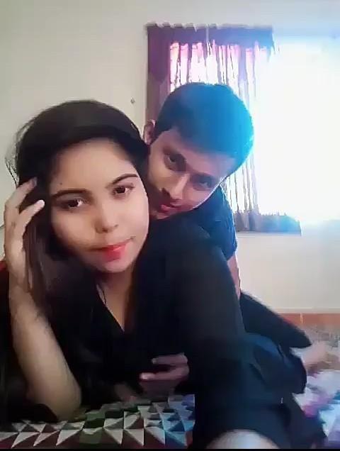 Beautiful Horny Desi Girl Smooching her BF